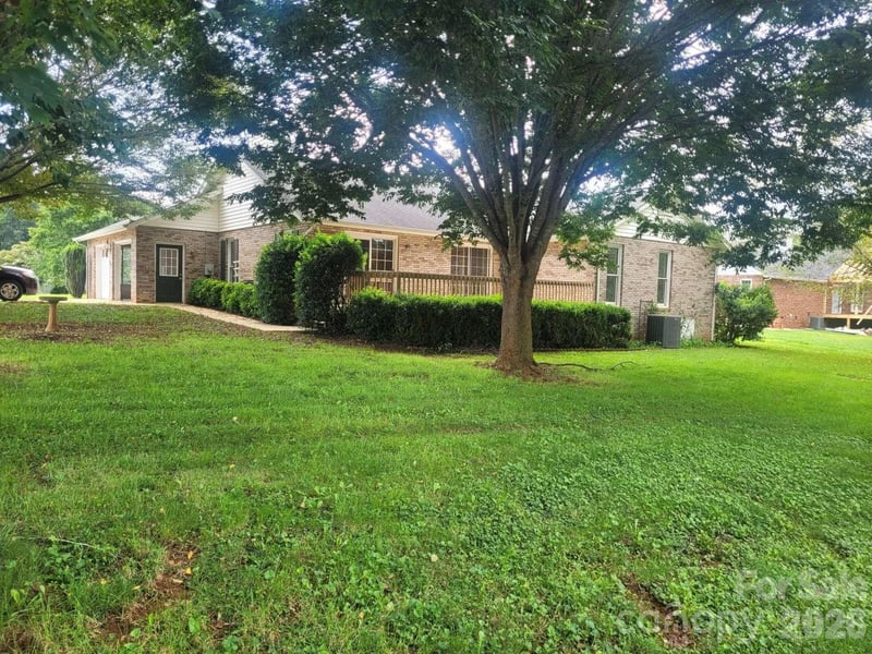 1275 Grady Ln, Hickory, NC 28602
