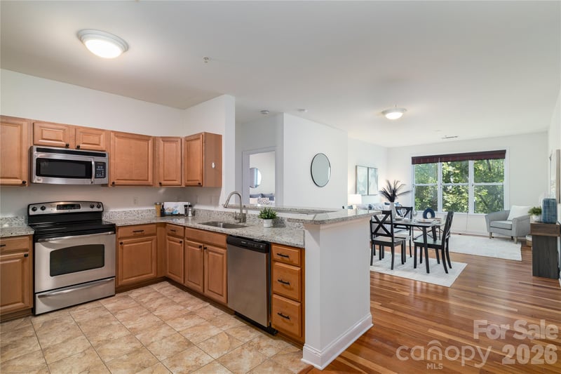 1000 E Woodlawn Rd #217, Charlotte, NC 28209