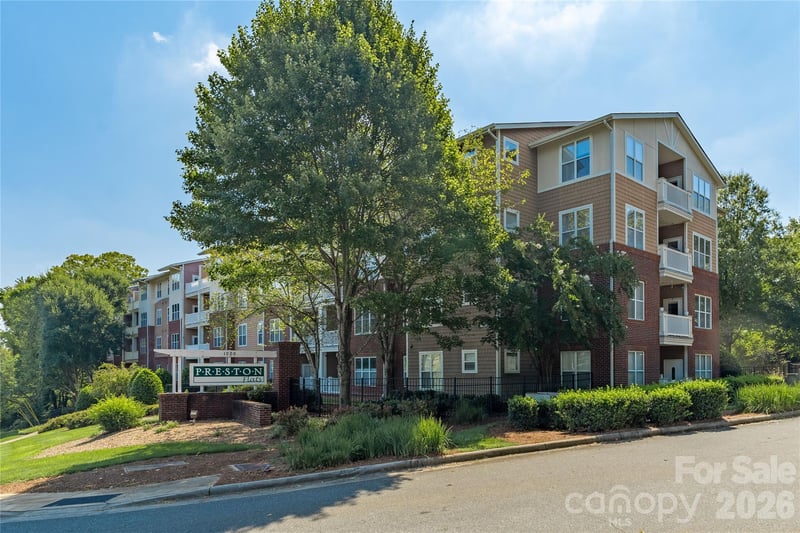 1000 E Woodlawn Rd #217, Charlotte, NC 28209