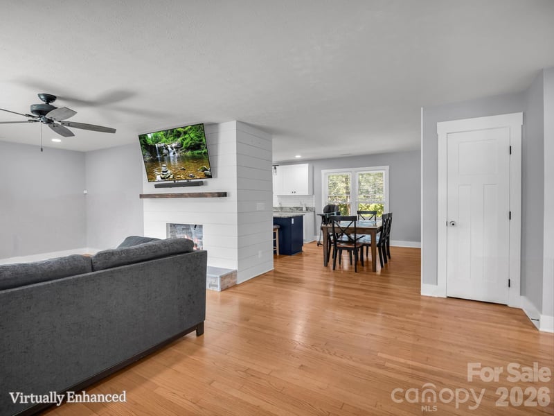 3208 Florida Dr, Hendersonville, NC 28792