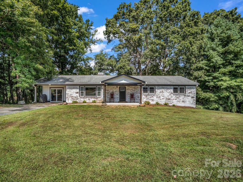 3208 Florida Dr, Hendersonville, NC 28792