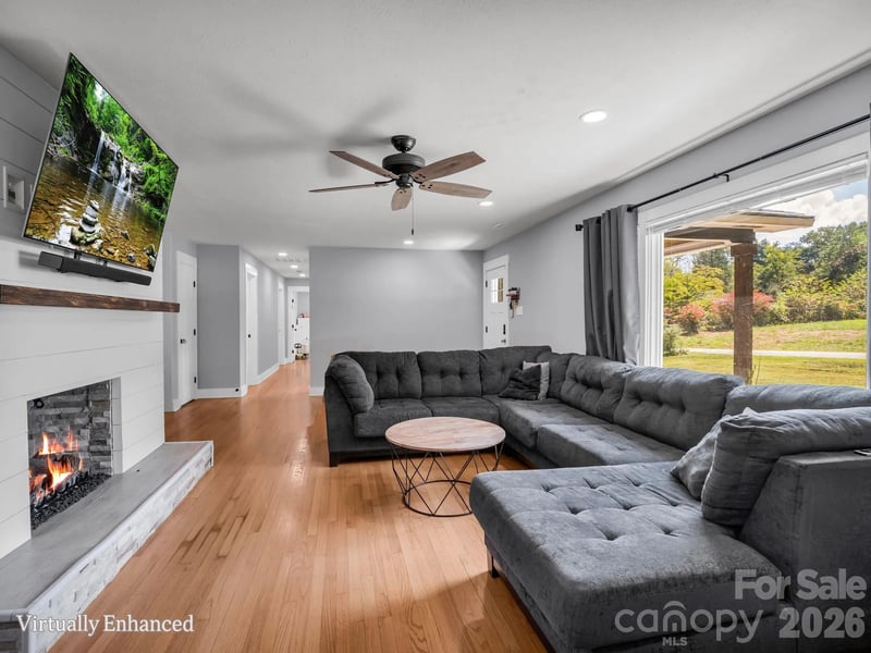 3208 Florida Dr, Hendersonville, NC 28792