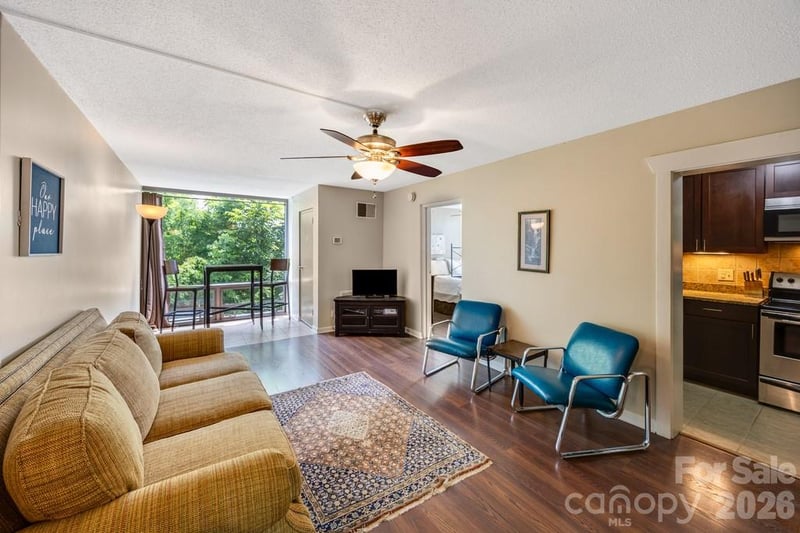 647 Town Mountain Rd #211, Asheville, NC 28804