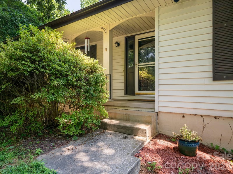 14 Forest Ridge Dr, Arden, NC 28704