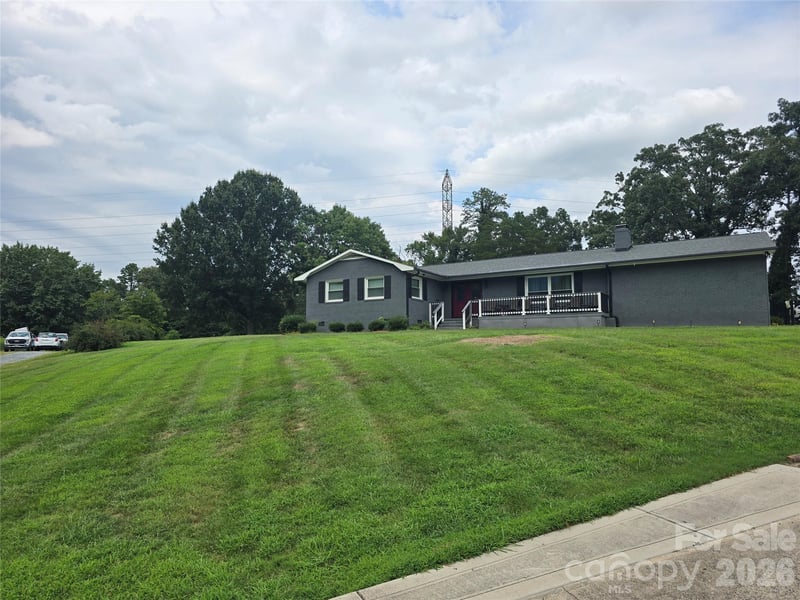 1900 W Laporte Dr, Charlotte, NC 28216
