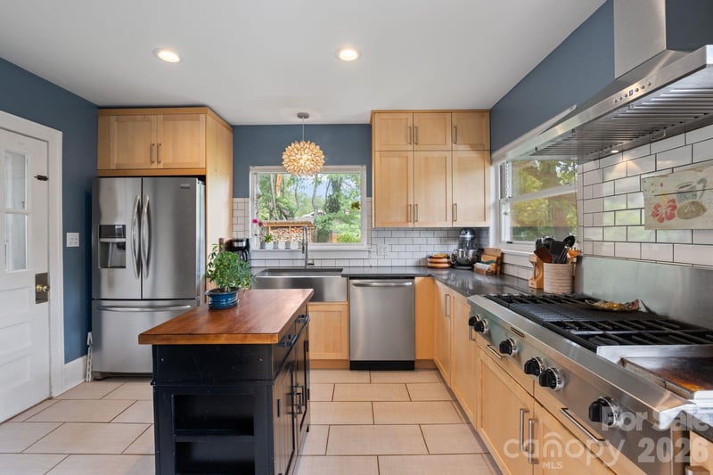 348 Beaucatcher Rd, Asheville, NC 28805