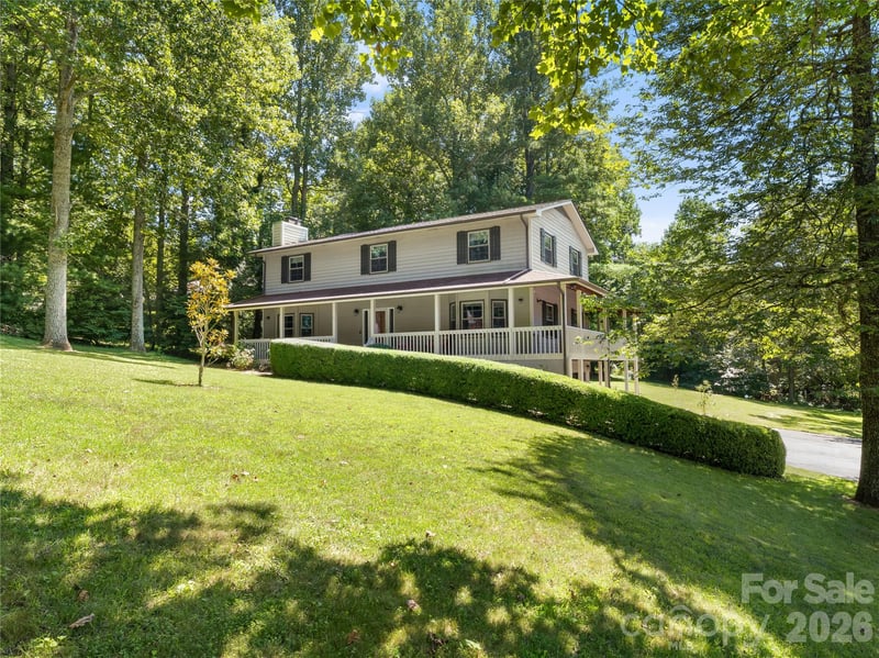 121 Churchill Downs Dr, Fairview, NC 28730
