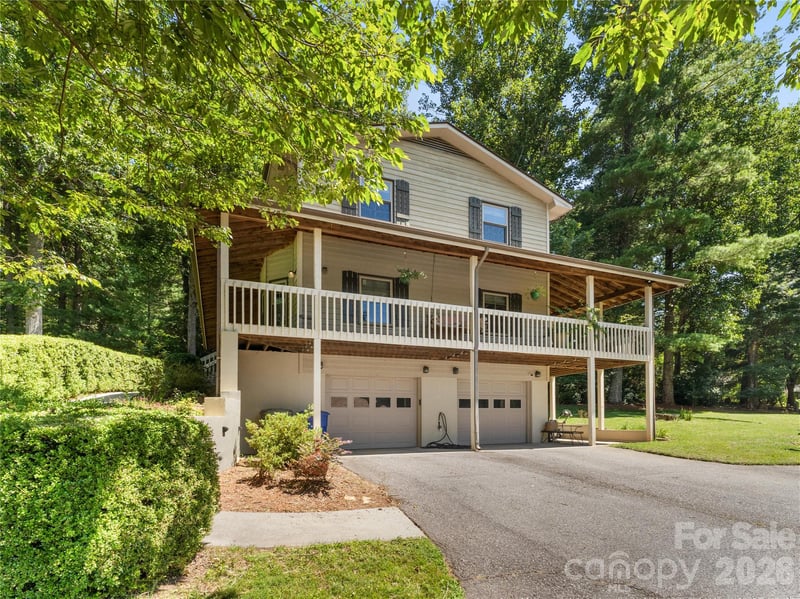 121 Churchill Downs Dr, Fairview, NC 28730