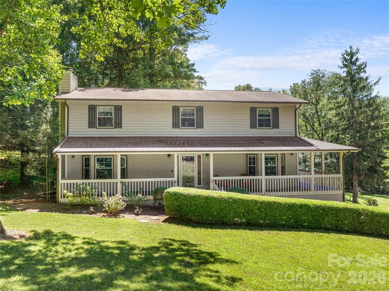 121 Churchill Downs Dr, Fairview, NC 28730