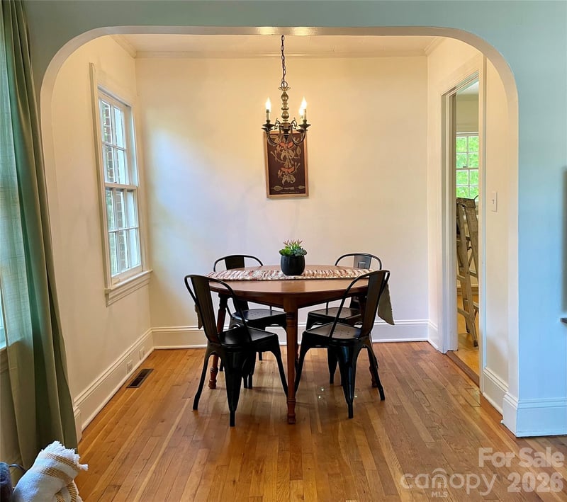 652 Davie Ave, Statesville, NC 28677