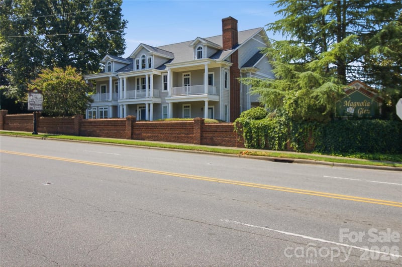 1056 The Glen St, Statesville, NC 28677