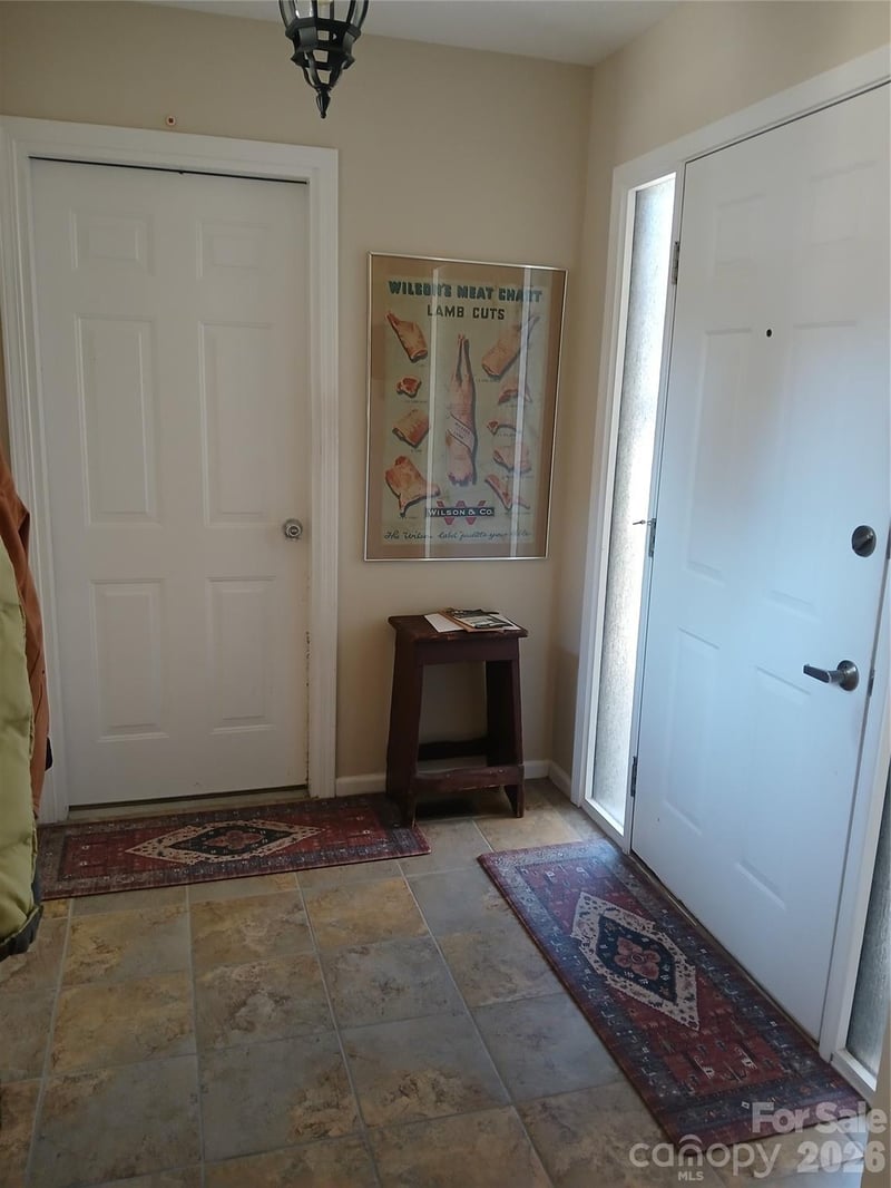304 Red Oak Dr, Hendersonville, NC 28791
