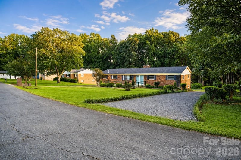 9716 Sunway Dr, Mint Hill, NC 28227
