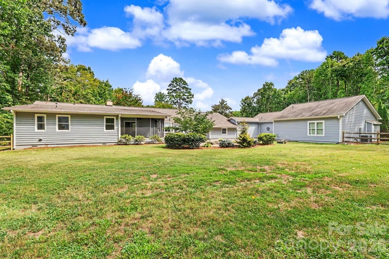 3201 Fairforest Dr, Matthews, NC 28104
