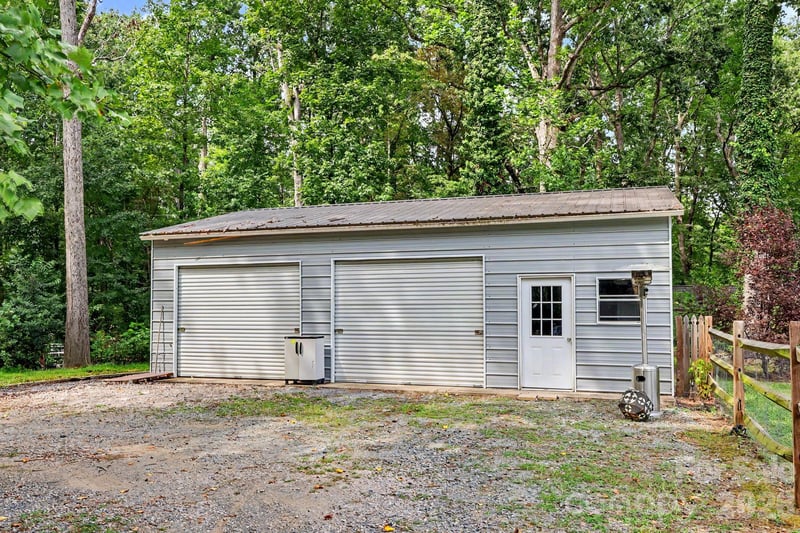 3201 Fairforest Dr, Matthews, NC 28104