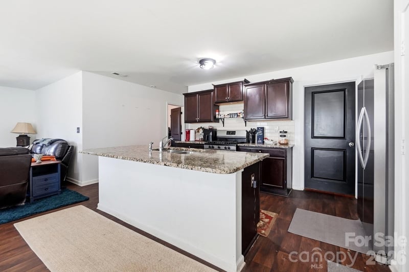 1718 Aldershot Ct, Dallas, NC 28034