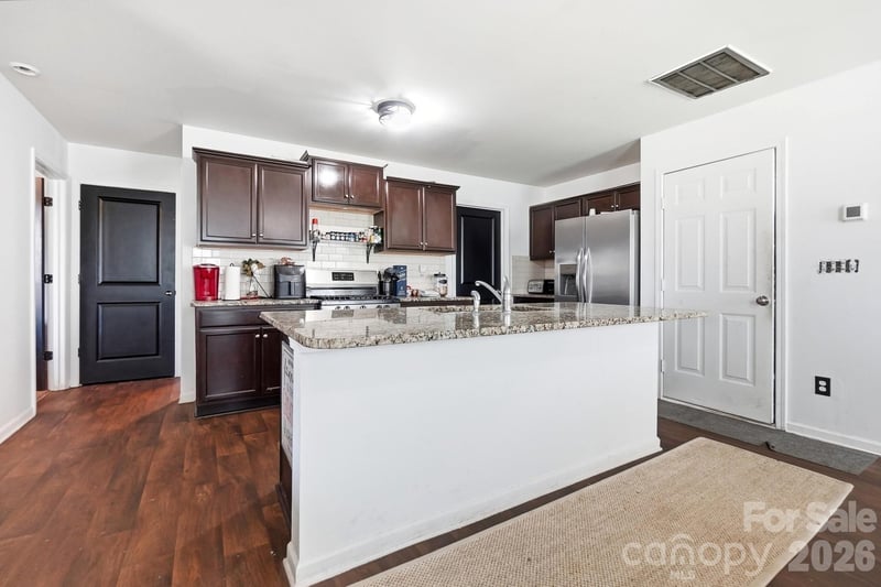 1718 Aldershot Ct, Dallas, NC 28034