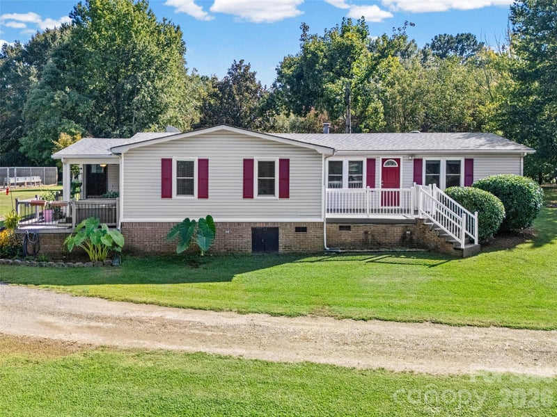 6215 Barclay Ln, Clover, SC 29710