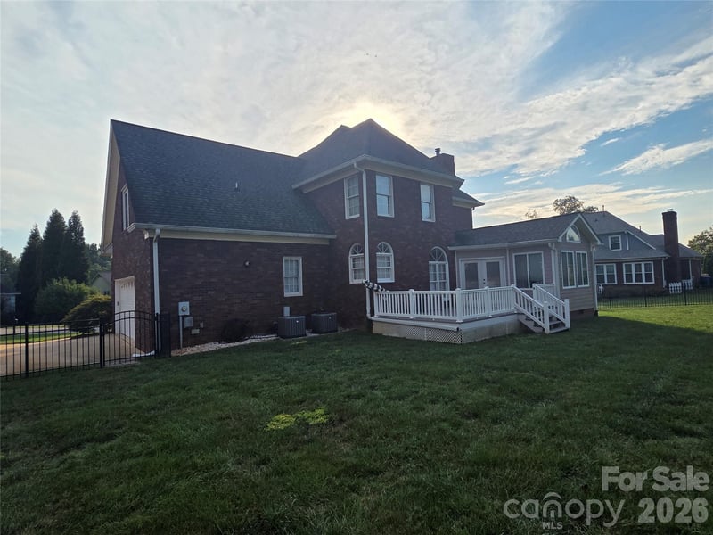182 E Tattersall Dr, Statesville, NC 28677