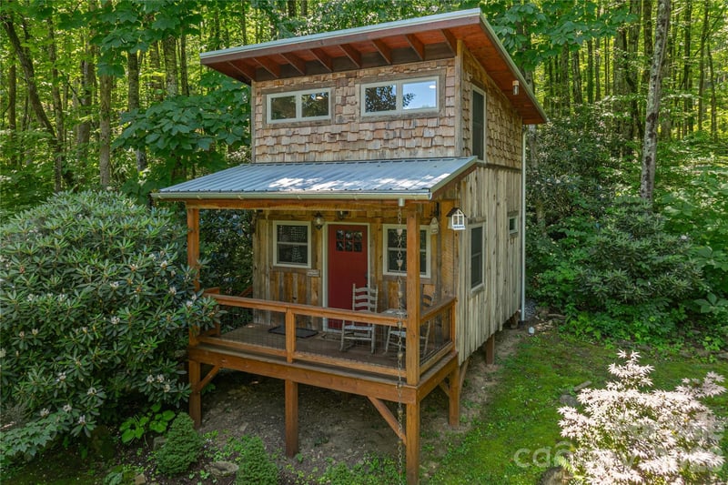 477 Locust Dr, Maggie Valley, NC 28751