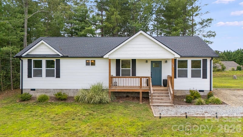 398 Point Hope Ln, Hendersonville, NC 28792