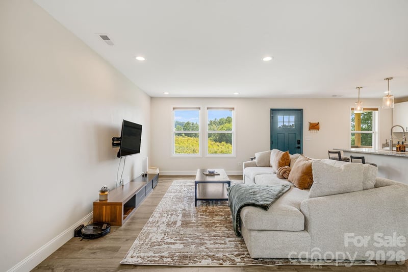 398 Point Hope Ln, Hendersonville, NC 28792