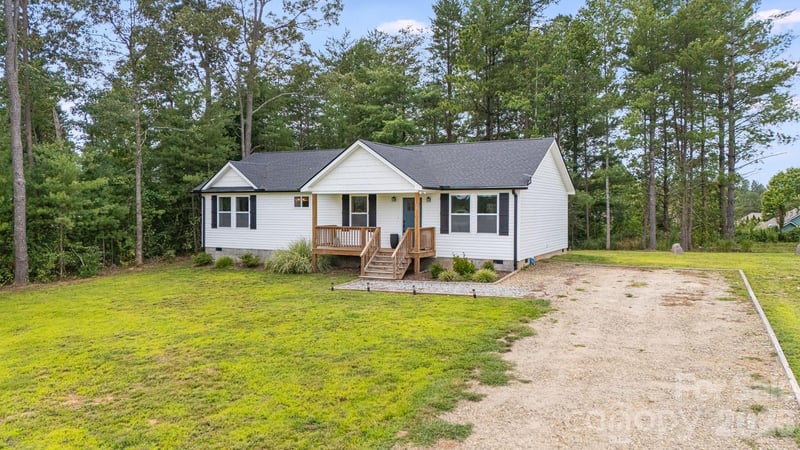398 Point Hope Ln, Hendersonville, NC 28792