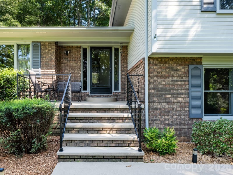1 Morris Dr, Weaverville, NC 28787