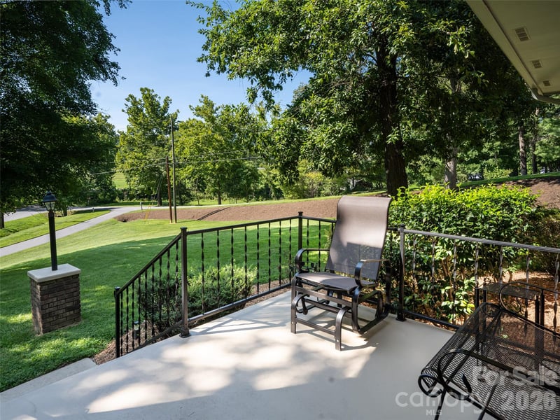 1 Morris Dr, Weaverville, NC 28787