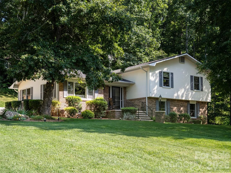 1 Morris Dr, Weaverville, NC 28787