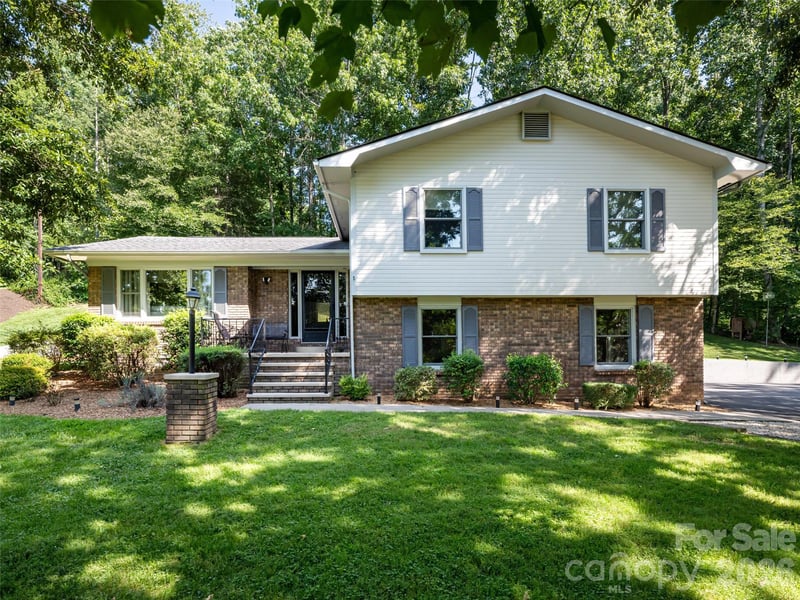 1 Morris Dr, Weaverville, NC 28787