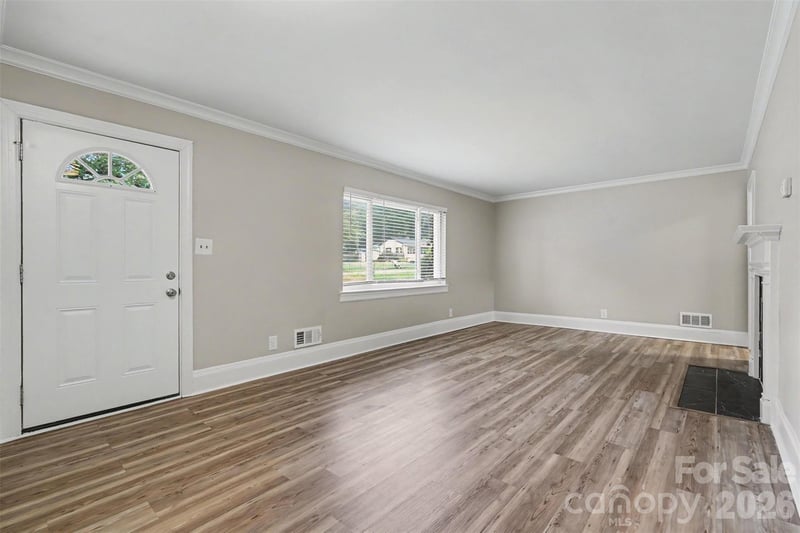 2728 Arnold Dr, Charlotte, NC 28205