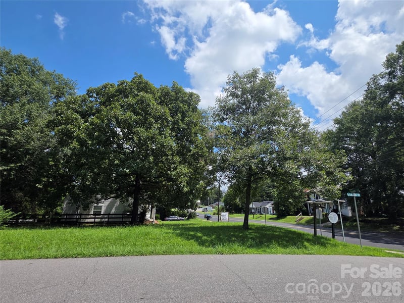 204 E Trade St, Dallas, NC 28034