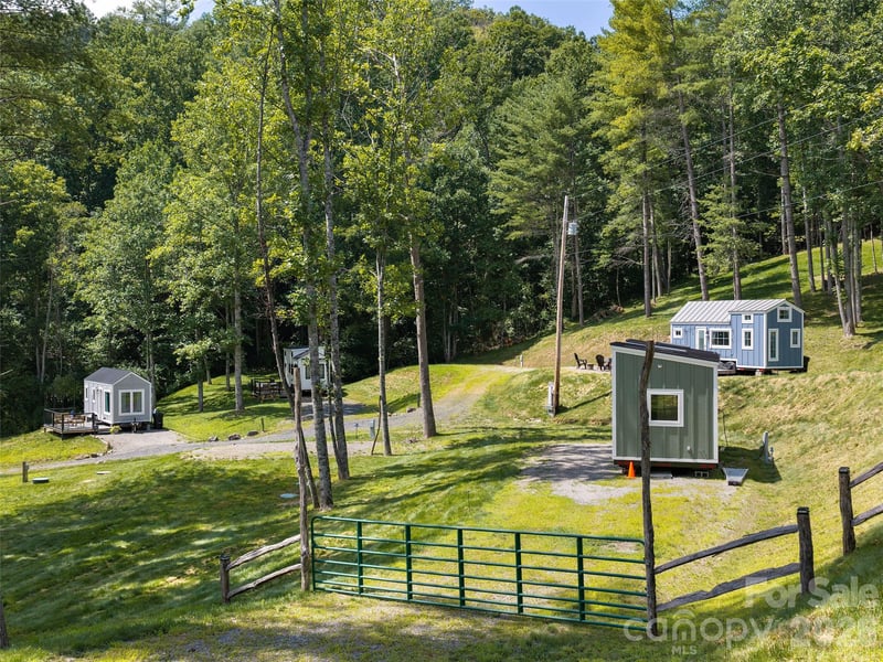 551 Wyatt Town Rd, Burnsville, NC 28714