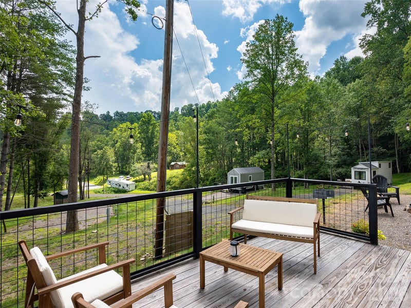 551 Wyatt Town Rd, Burnsville, NC 28714