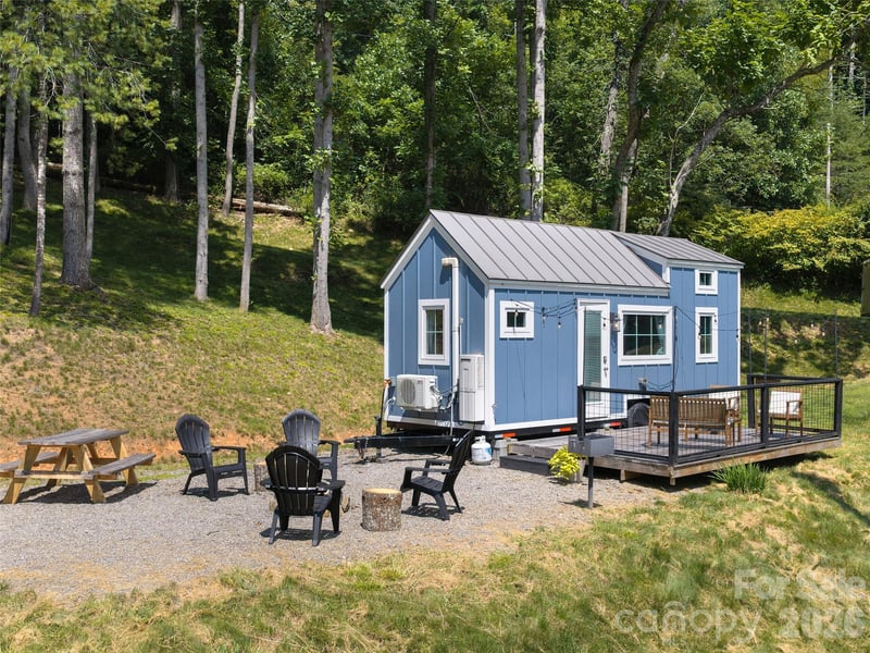 551 Wyatt Town Rd, Burnsville, NC 28714