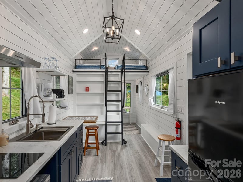 551 Wyatt Town Rd, Burnsville, NC 28714