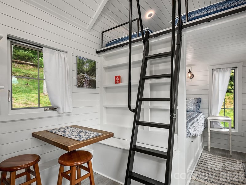 551 Wyatt Town Rd, Burnsville, NC 28714