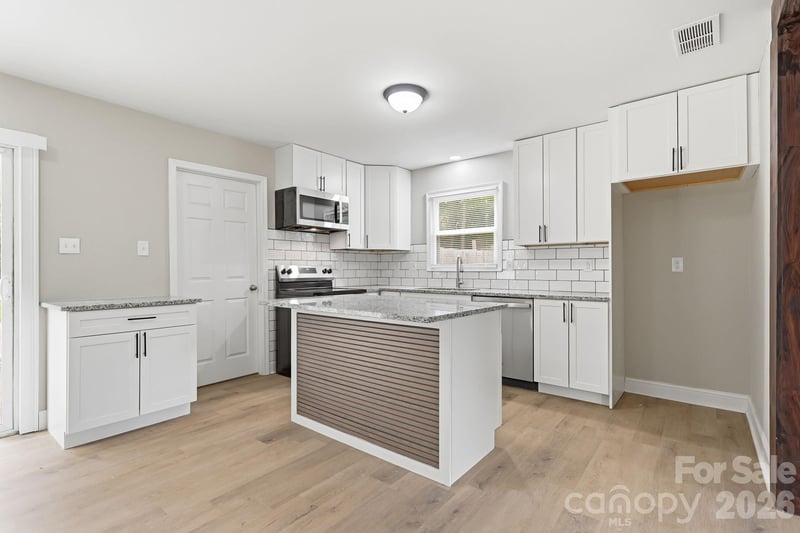 5233 Delivau Dr, Charlotte, NC 28215