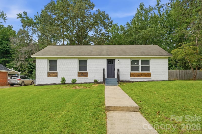 5233 Delivau Dr, Charlotte, NC 28215