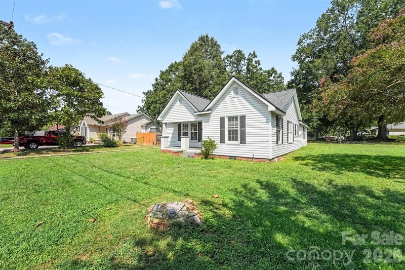 1911 Central Dr, Kannapolis, NC 28083