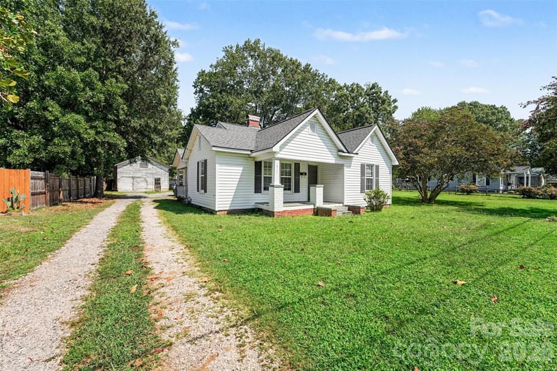 1911 Central Dr, Kannapolis, NC 28083