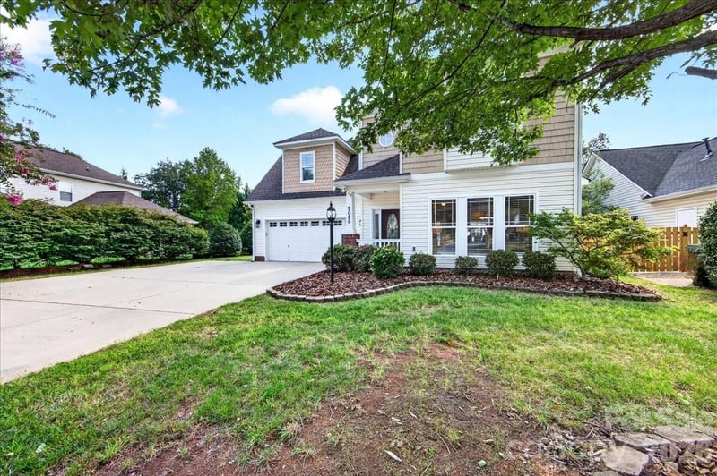 9026 Crusaders Ct, Matthews, NC 28105