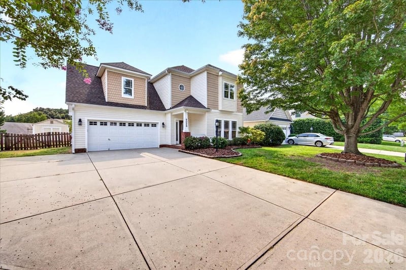 9026 Crusaders Ct, Matthews, NC 28105
