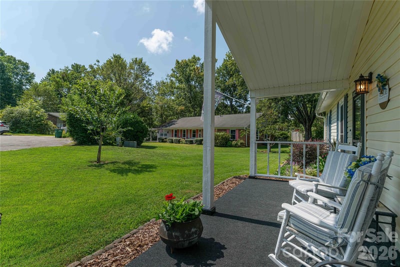 11 Crandon Ct, Asheville, NC 28804