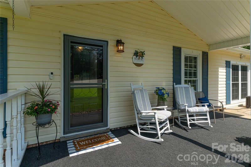 11 Crandon Ct, Asheville, NC 28804