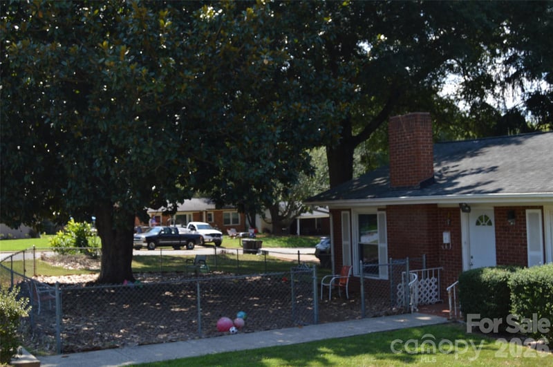 437 Hillcrest Rd, Statesville, NC 28677