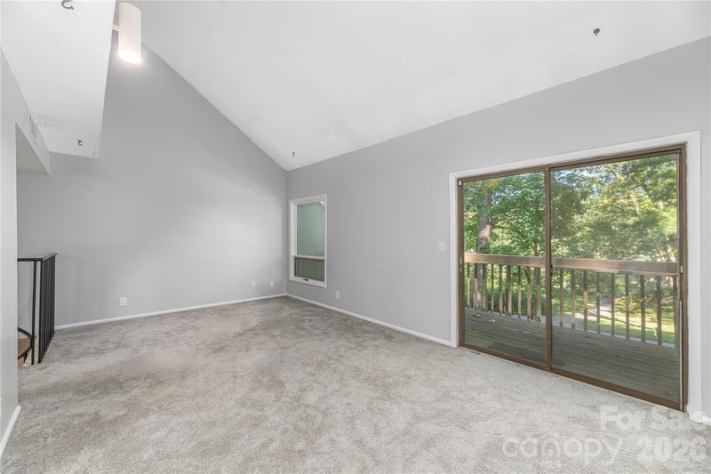 11 Maple Ridge Ln, Asheville, NC 28806