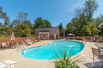 11 Maple Ridge Ln, Asheville, NC 28806