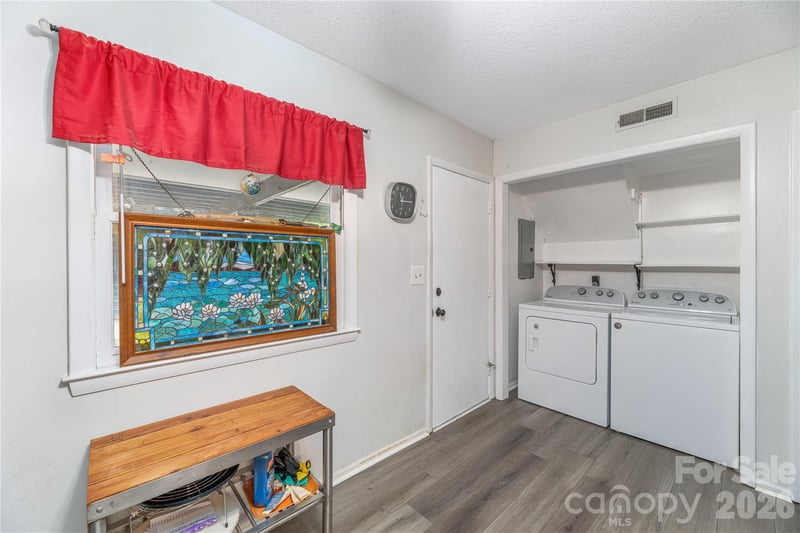 11 Maple Ridge Ln, Asheville, NC 28806